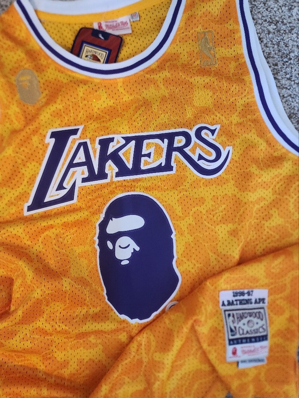🔥BATHING APE | BAPE x LAKERS Mitchell & Ness STREETWEAR Jersey M NWT RARE SPORT